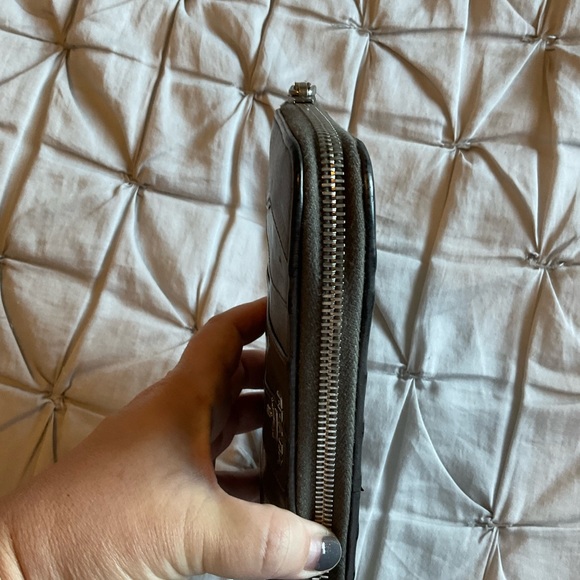 Prada Wallet - Picture 8 of 16